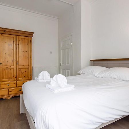 Handpost Lodge Newport  Luaran gambar