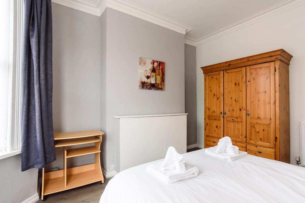 Handpost Lodge Newport  Luaran gambar
