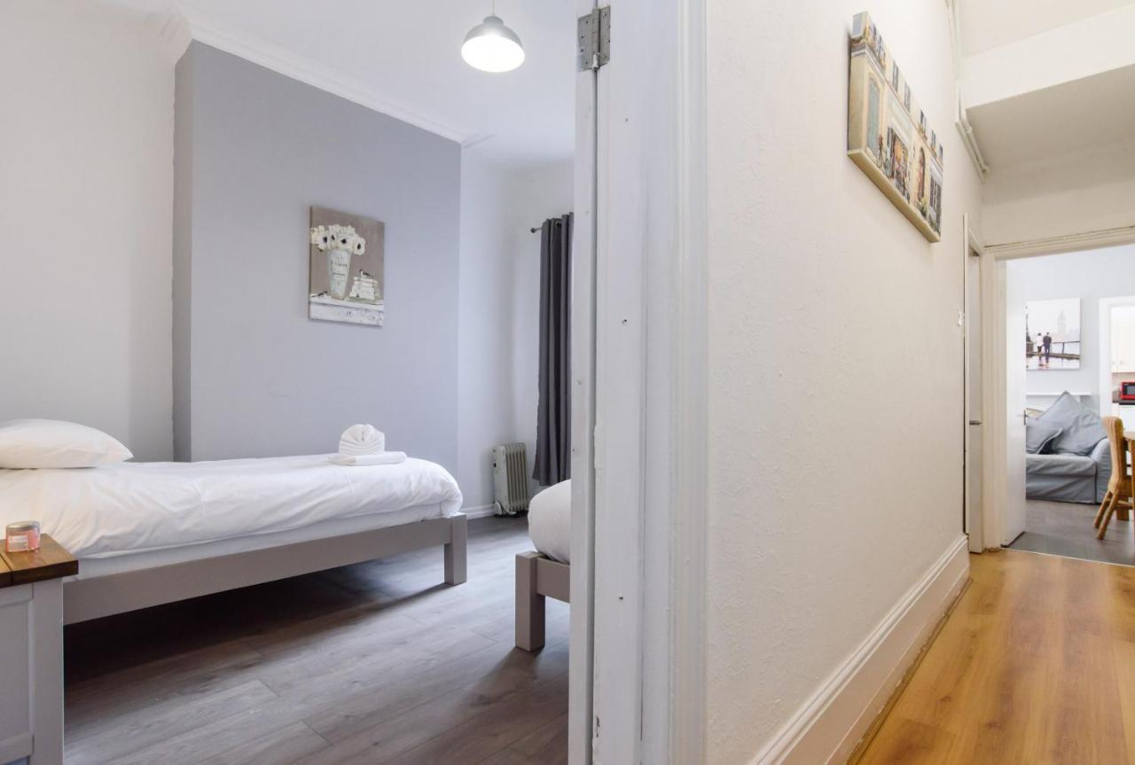 Handpost Lodge Newport  Luaran gambar