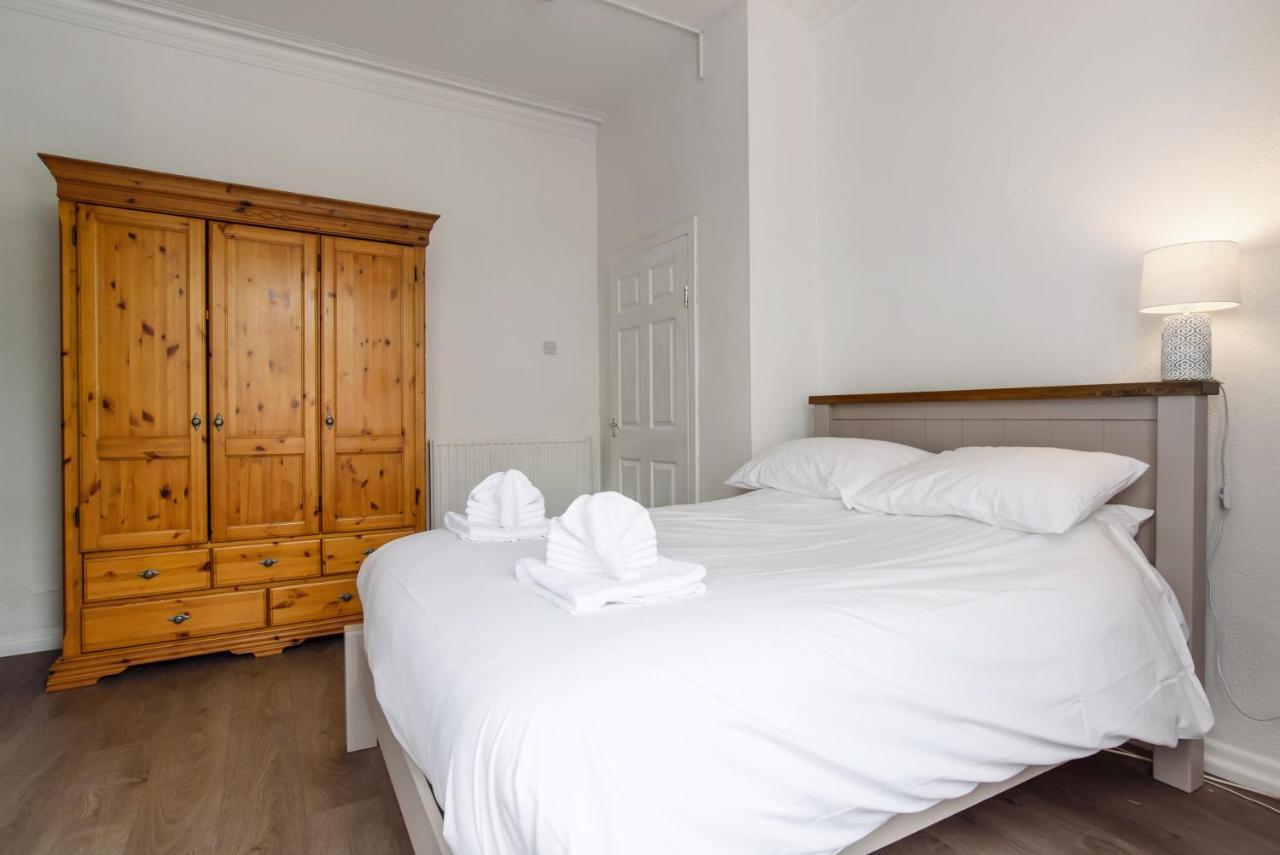 Handpost Lodge Newport  Luaran gambar