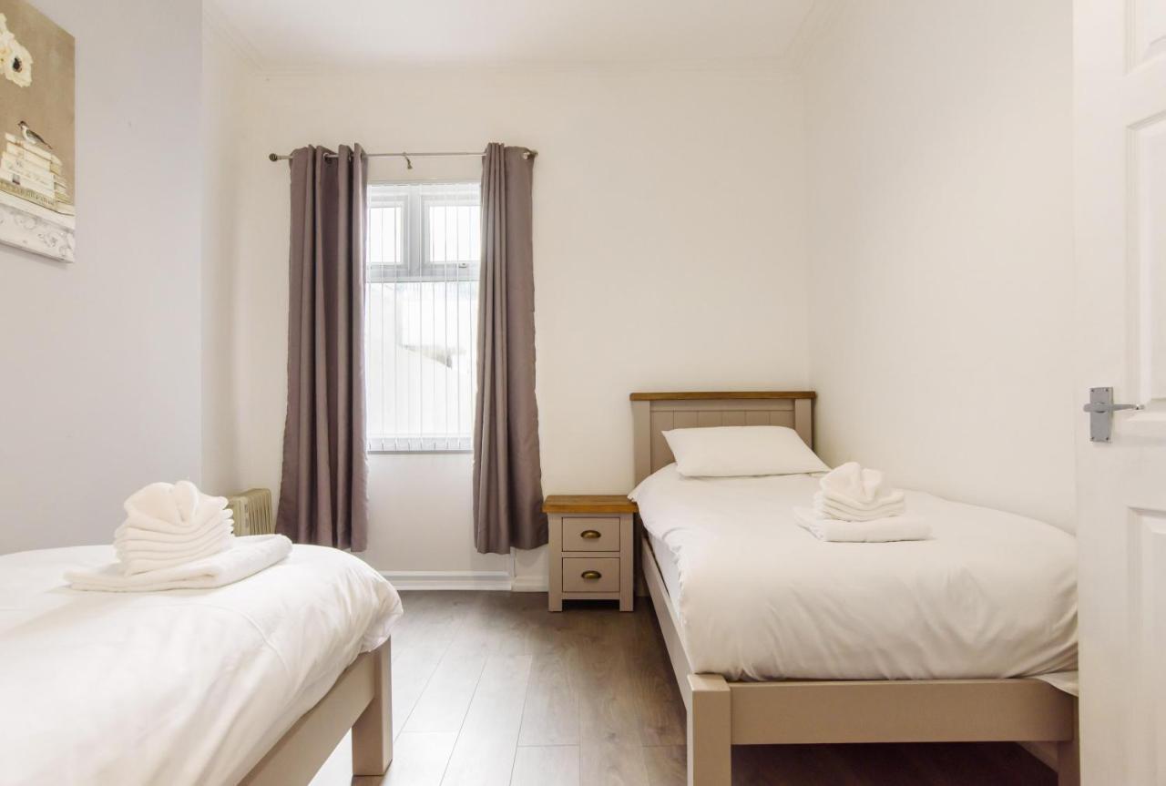 Handpost Lodge Newport  Luaran gambar