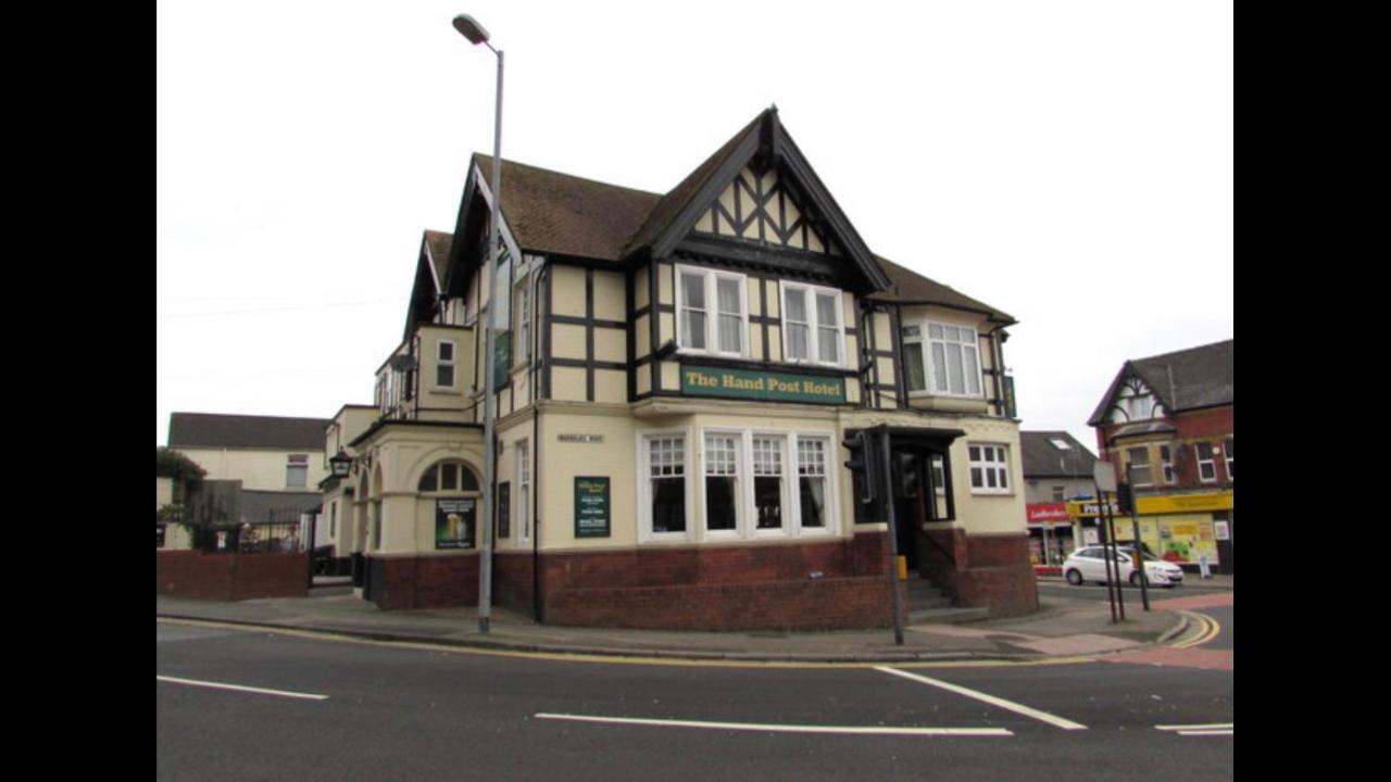 Handpost Lodge Newport  Luaran gambar