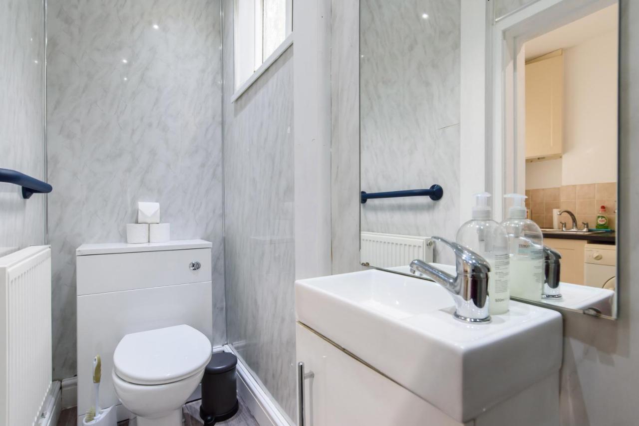 Handpost Lodge Newport  Luaran gambar
