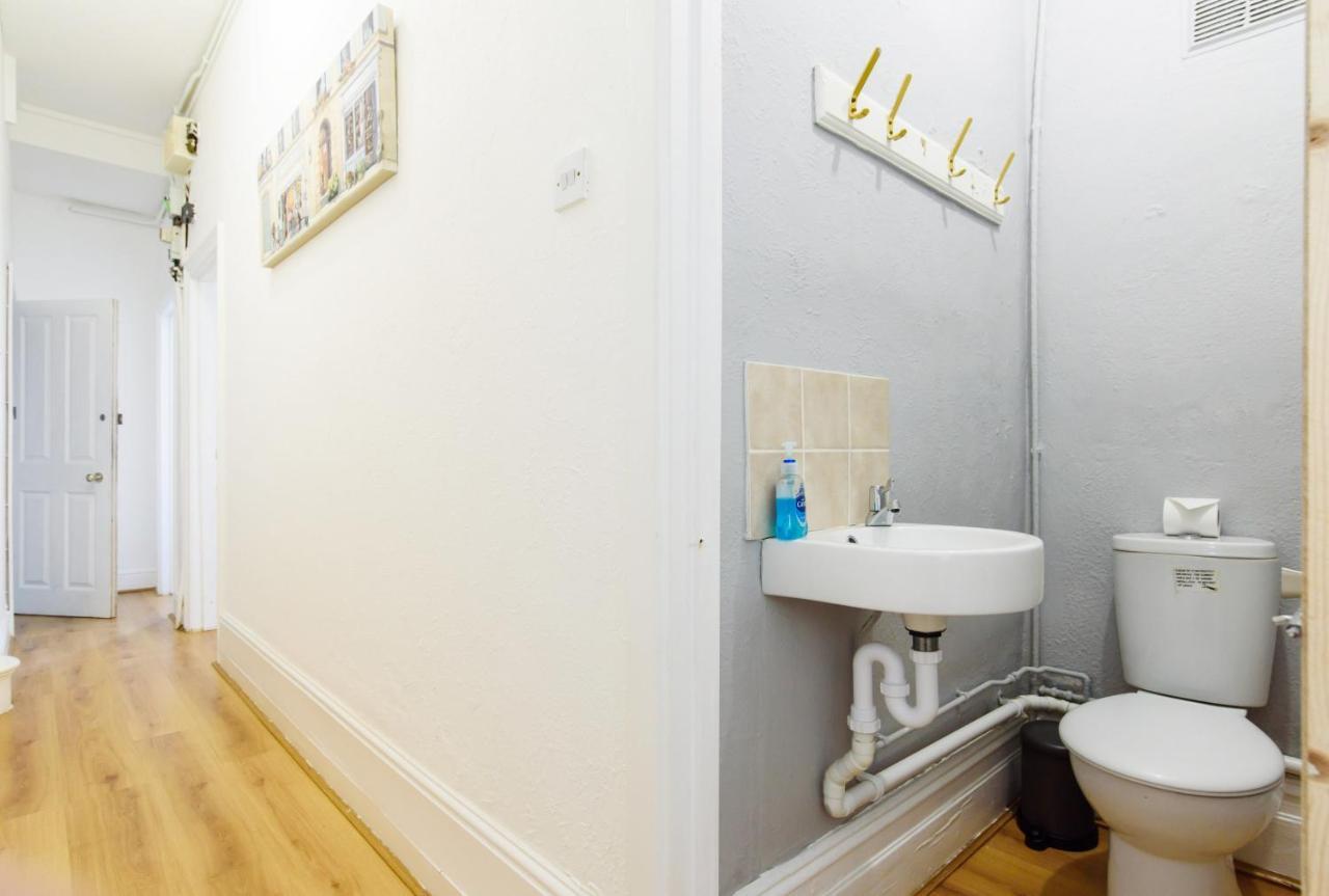 Handpost Lodge Newport  Luaran gambar